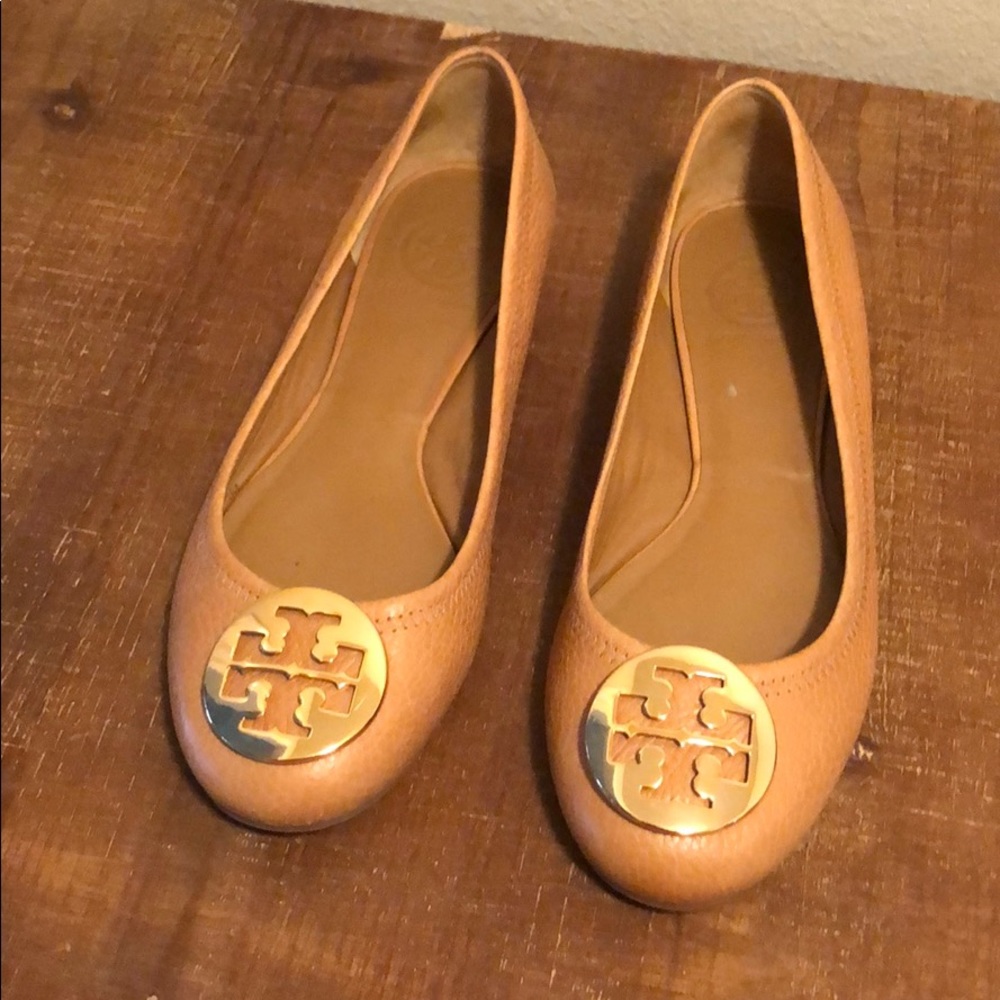 Tan Tory Burch Flats (Gold)